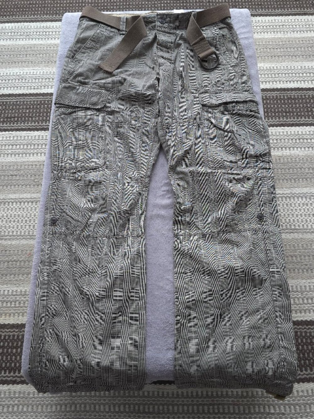 H&M L.O.G.G cargo pants with belt size 36